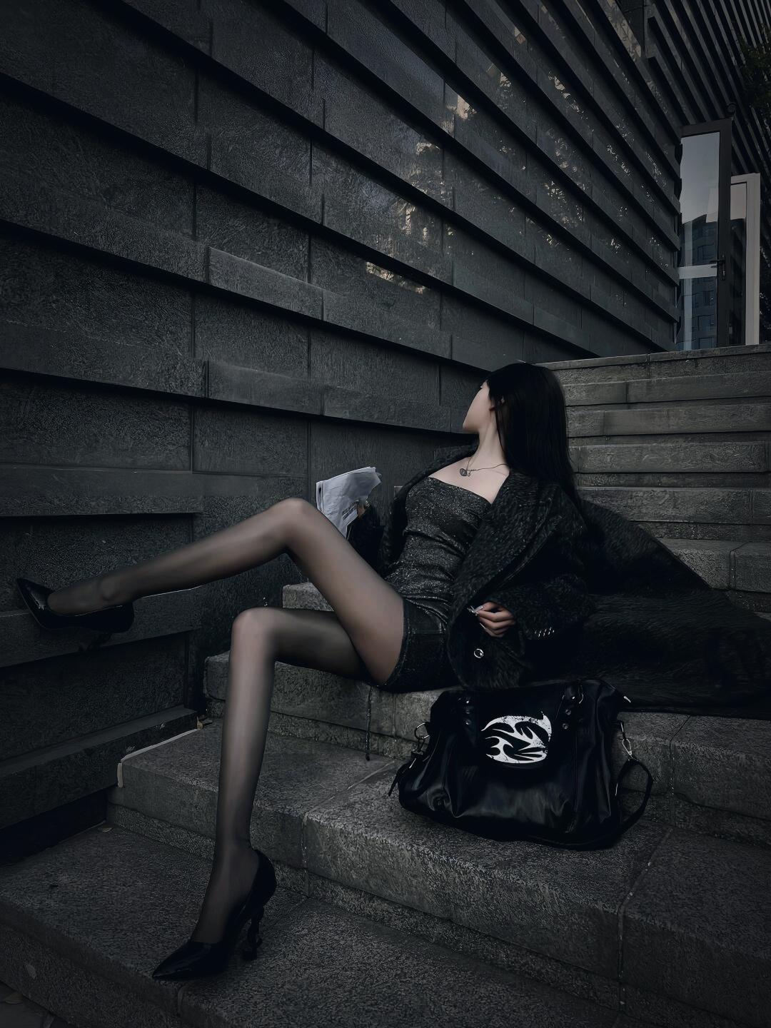 “我不贪心 有钱和漂亮就行 至于男人就送给有需要的女人吧”