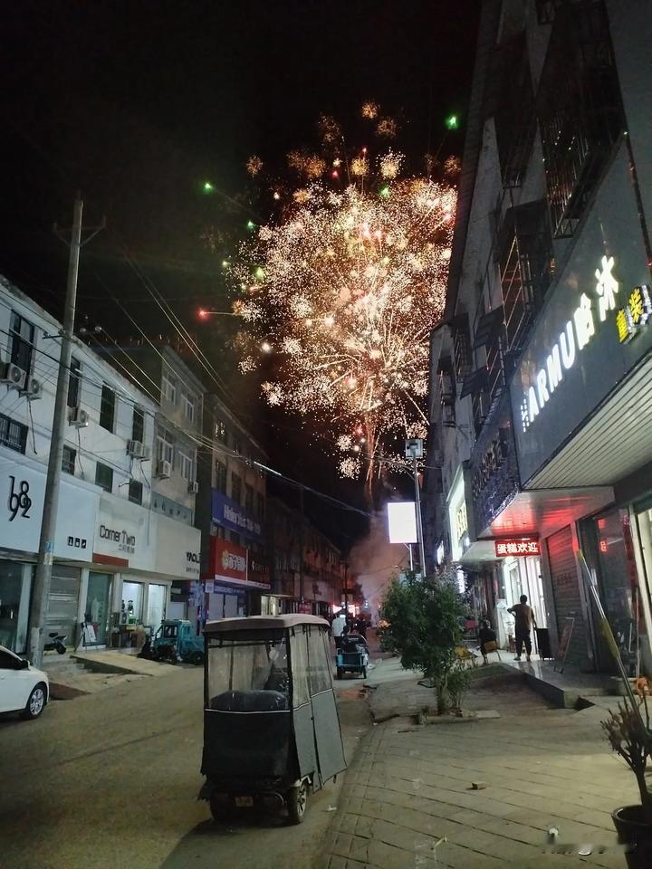 这波行情有望去突破去年10月8号高点3674点。

关税又降回来了，3月从340