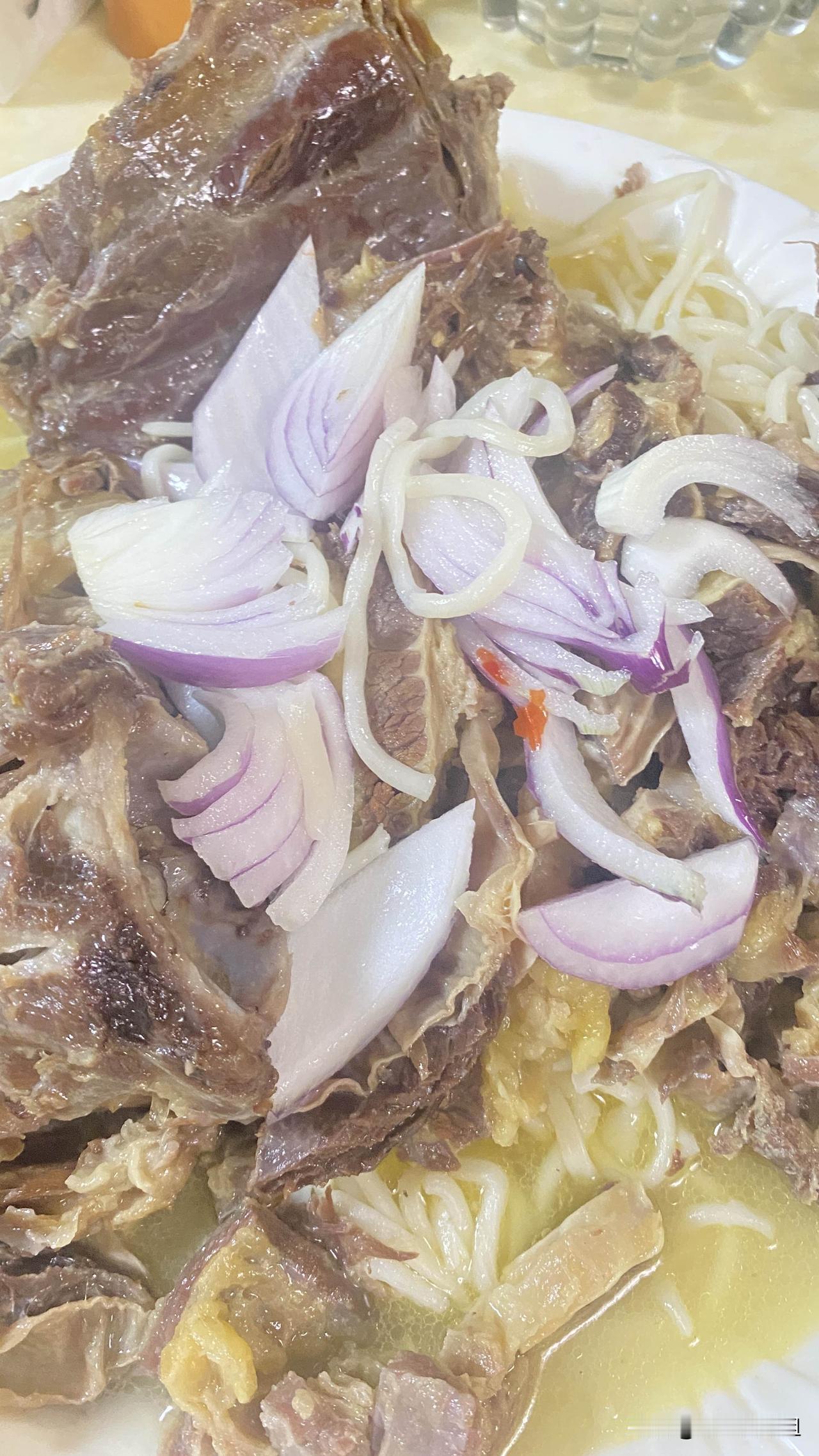 回到家就吃了第一顿饭，风干牛肉，小香猪肉炖野蘑菇。

真的是太香太好吃了，回家的