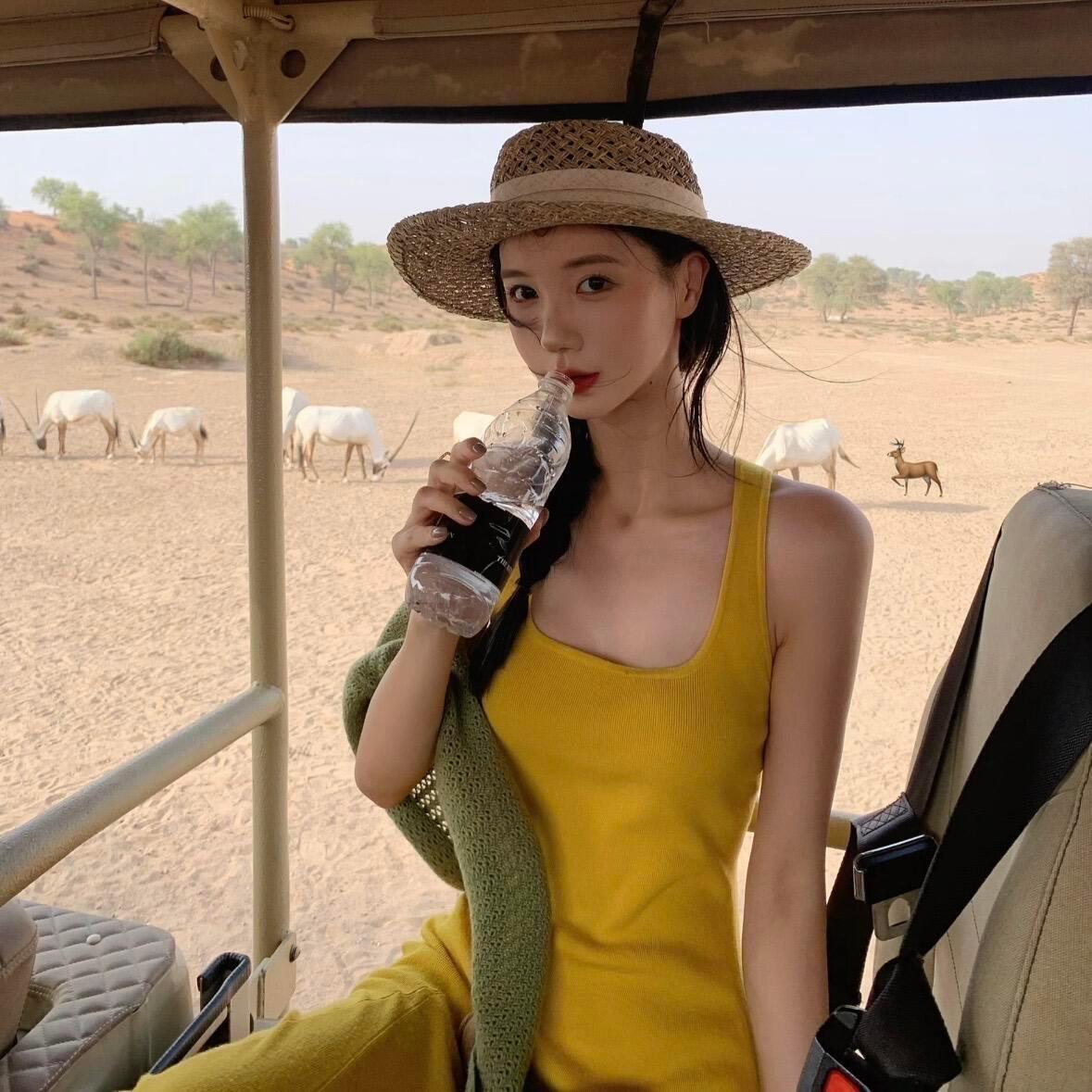 发一些稳稳幸福的文案吸引你的注意1.“我本见万物波澜不惊 唯独见你方寸大乱.”2