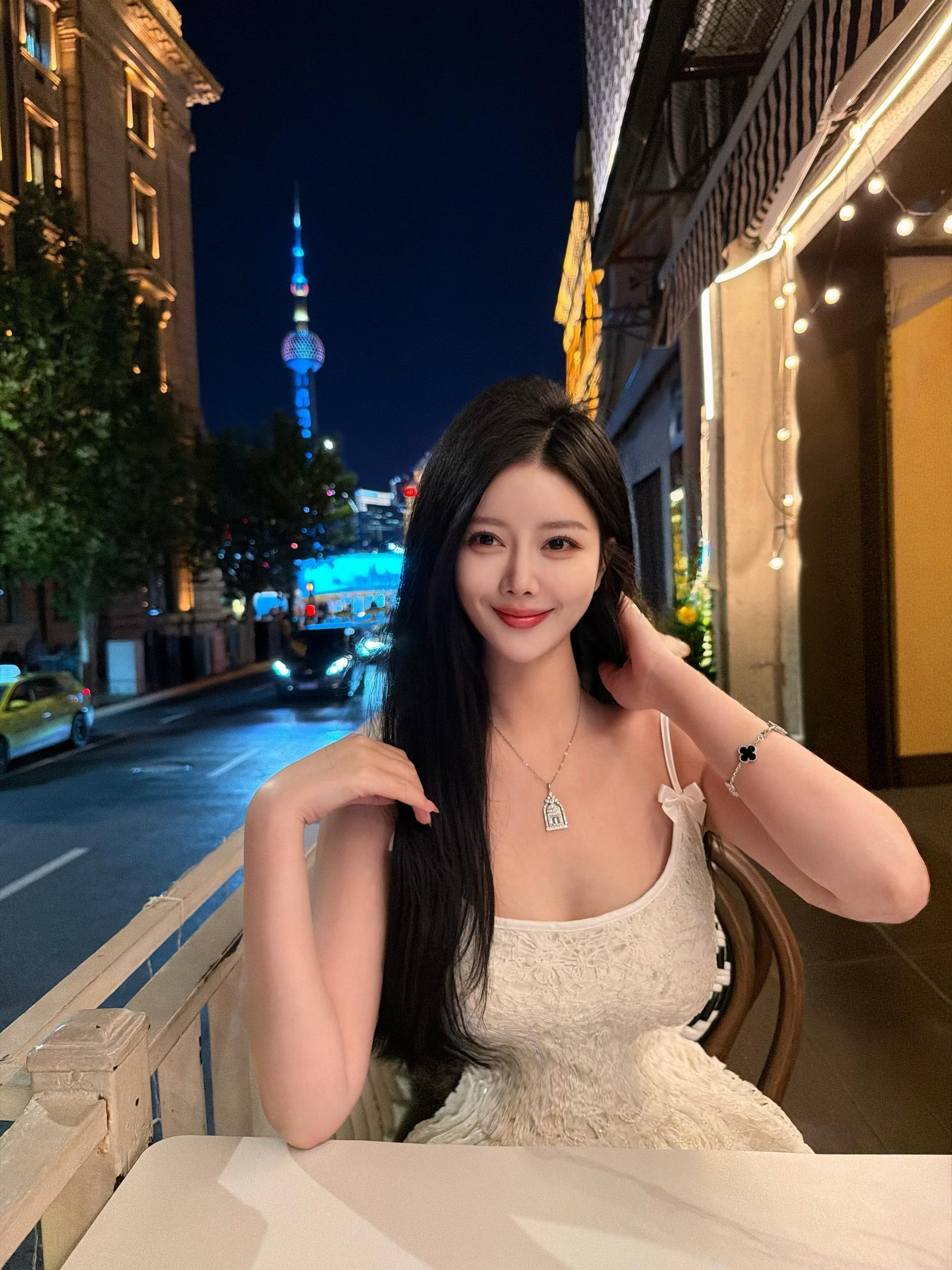 希望明年这个时候  我会因为工作稳定  经济独立  爱人在侧  家人平...