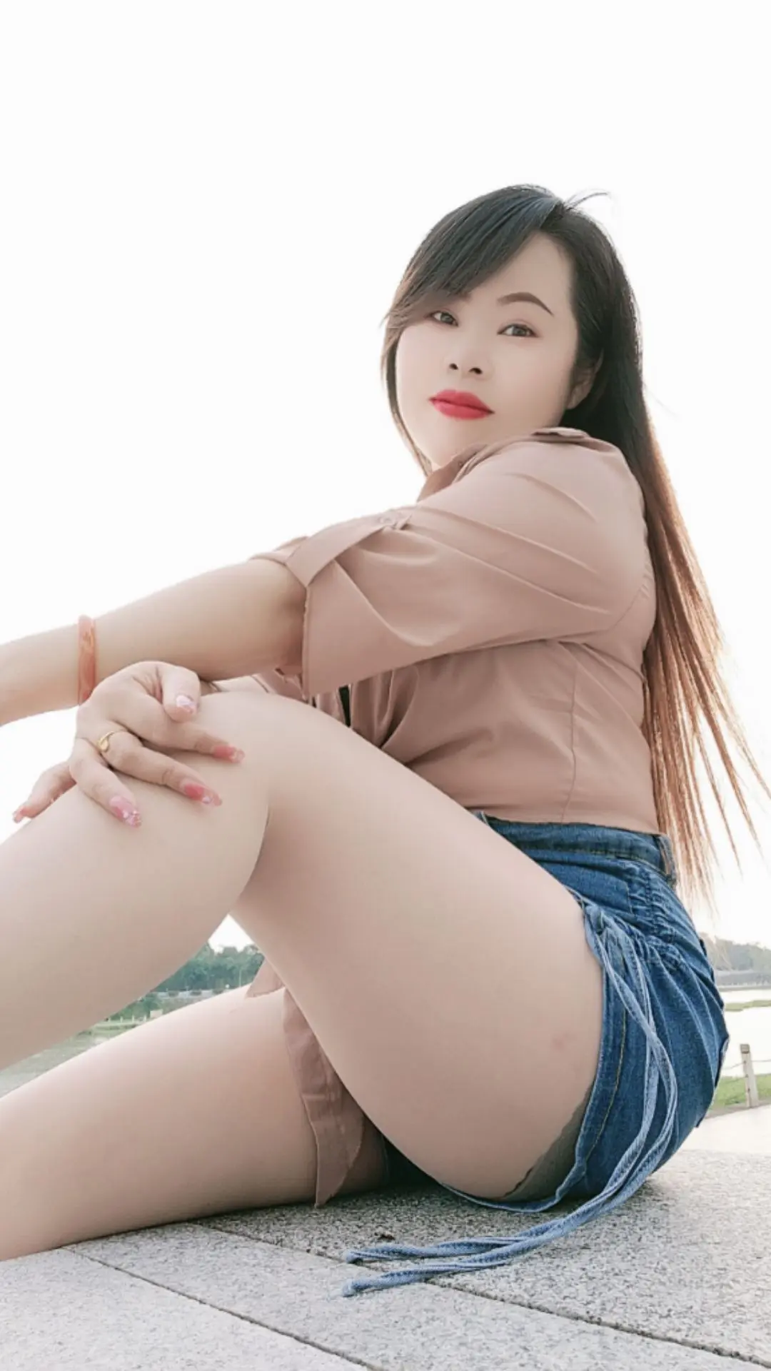 我们到了一定的年纪，才会发现，人生其实有很多东西是，可有可无的，可去可...
