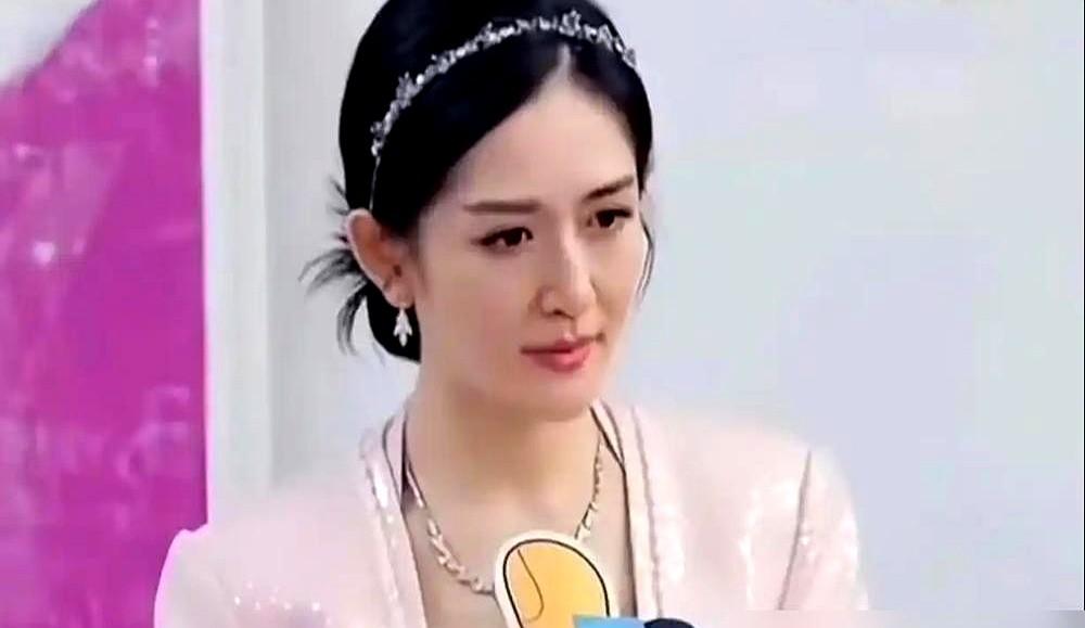 谢娜借3万澳元还3万人民币？这事儿终于清楚了！

当年在悉尼录节目，谢娜看上个包