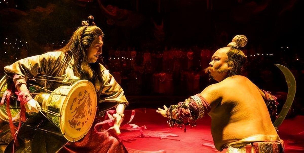 公元757年，安禄山正在睡觉，阉人李猪儿用刀捅进了他的肚子。安禄山痛醒了过来，想