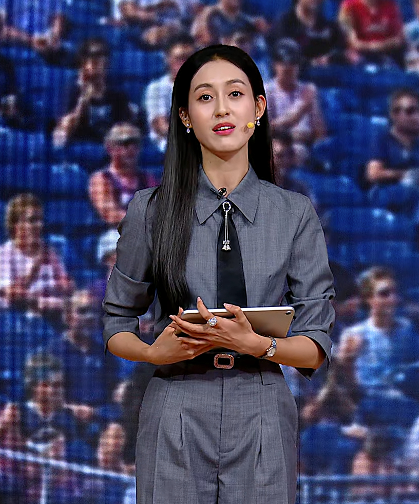 某书今天的女主持有点好看，第一次见 法国vs摩洛哥