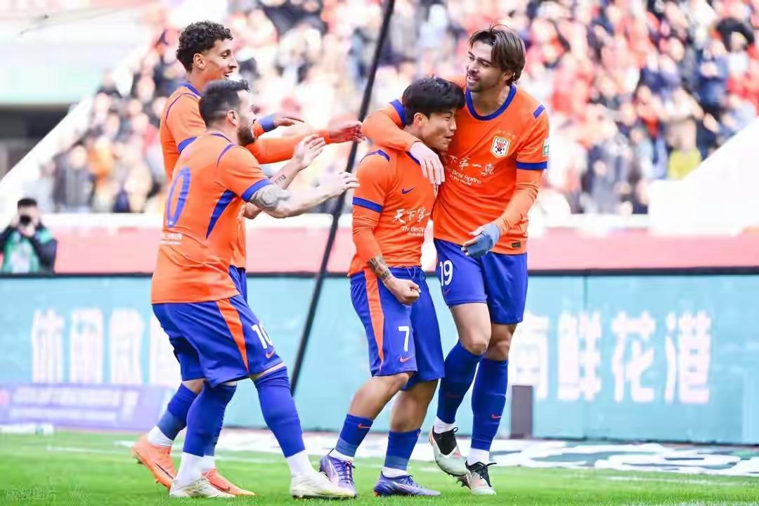 欢迎来到中超！
写下这句话，并非是想要给辽宁铁人球迷的伤口上再撒一把盐。而是做为