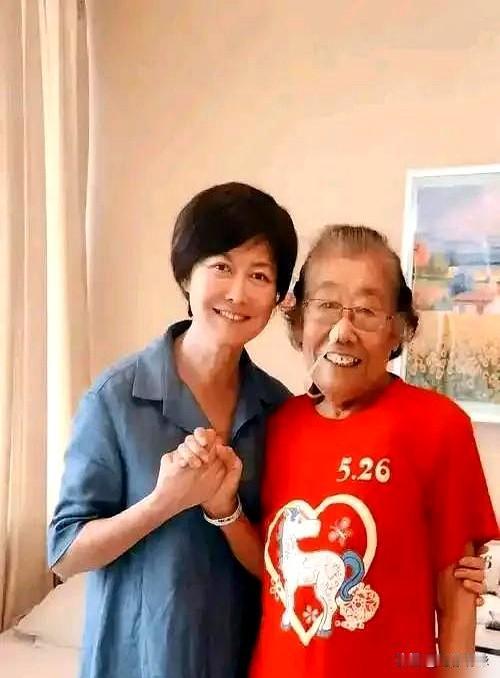 谁能想到，别人最盼望过生日，这位家喻户晓的央视名嘴却把这天当成了碰不得的禁区。