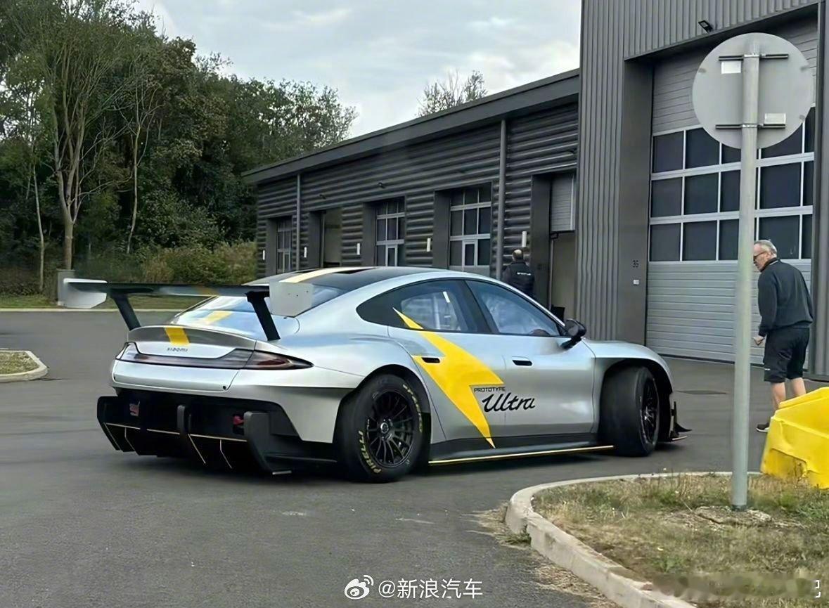 #小米SU7Ultra原型车实车图曝光##汽场全开# 小米SU7 Ultra原型