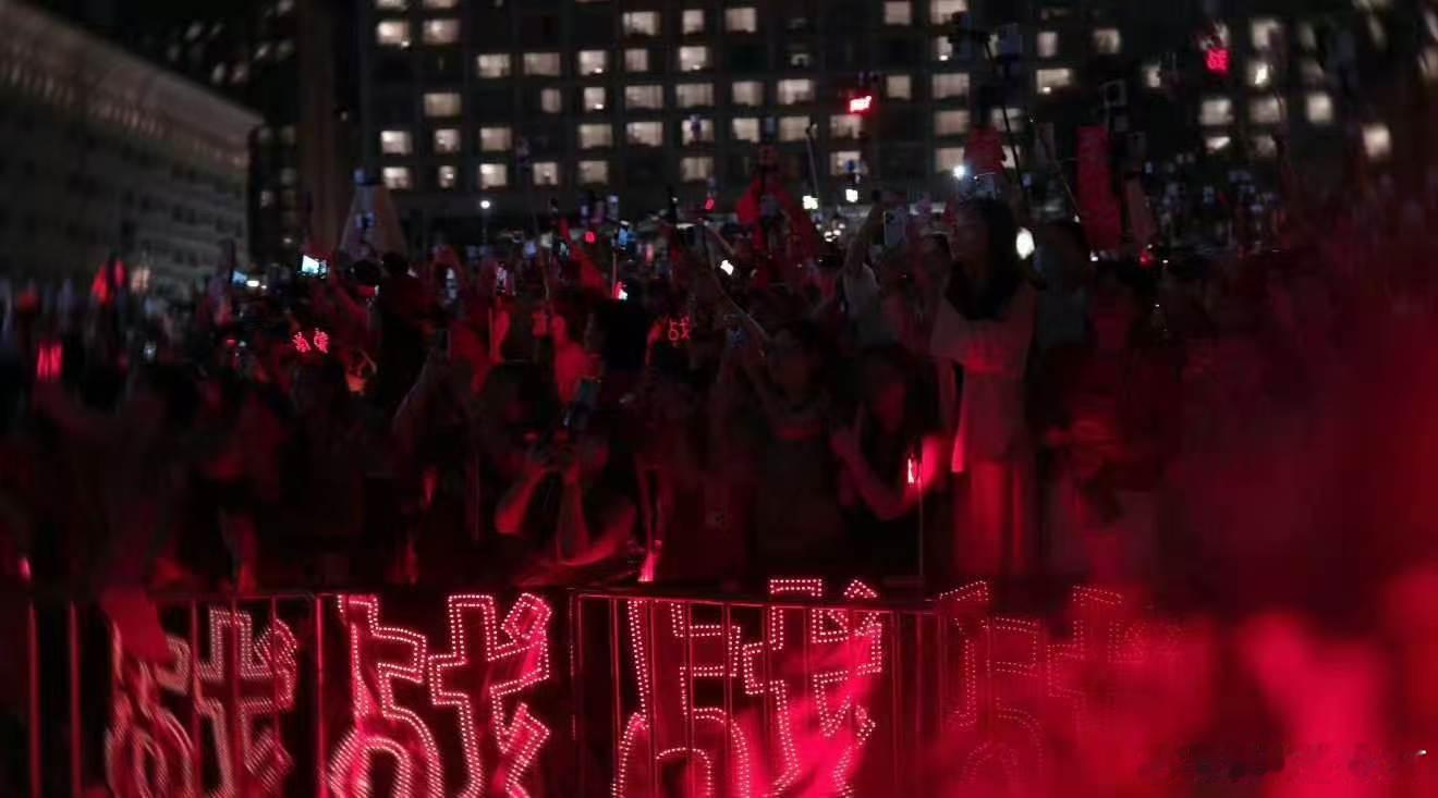 肖战对小飞侠明晃晃的偏爱肖战与小飞侠从来都是双向奔赴以真心回应每份热爱，肖战偏爱