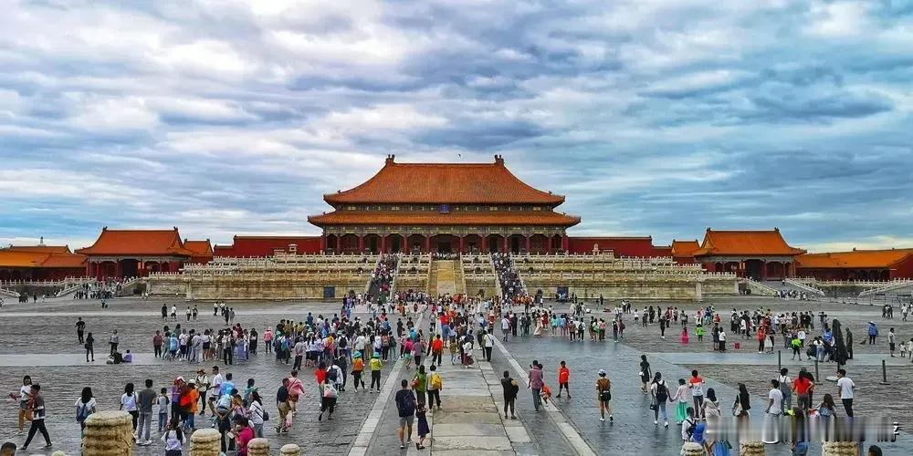 上海科教文卫等综合实力不如北京，一点也不丢人，必定一个是首都，一个只是沿海城市，