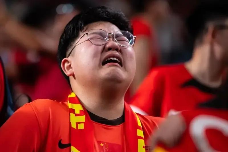 看完国足与巴林的最后一场世预赛，我才发现男篮和男足的球迷真是同病相怜啊！男篮和男