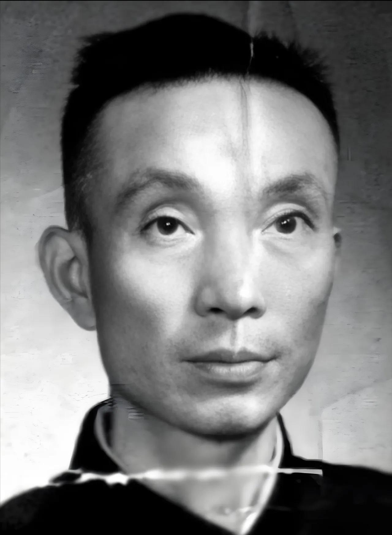 1939年，日军在南京召开宴会，军统特工詹长麟趁机混入其中，拿出了一包剧毒，悄悄