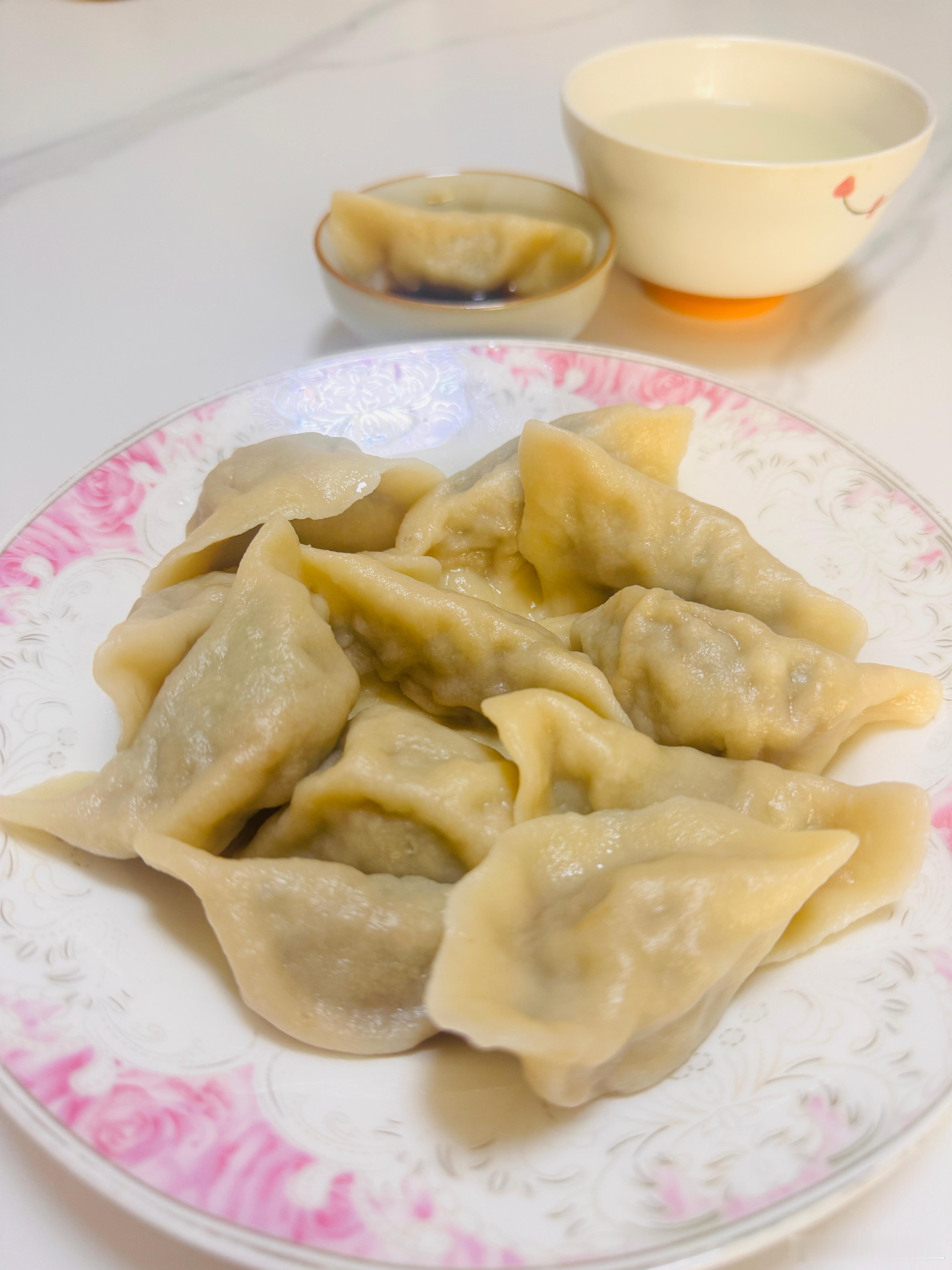 麻麻包的饺子🥟最好吃！！！这一盘我能全部炫完[haha]  