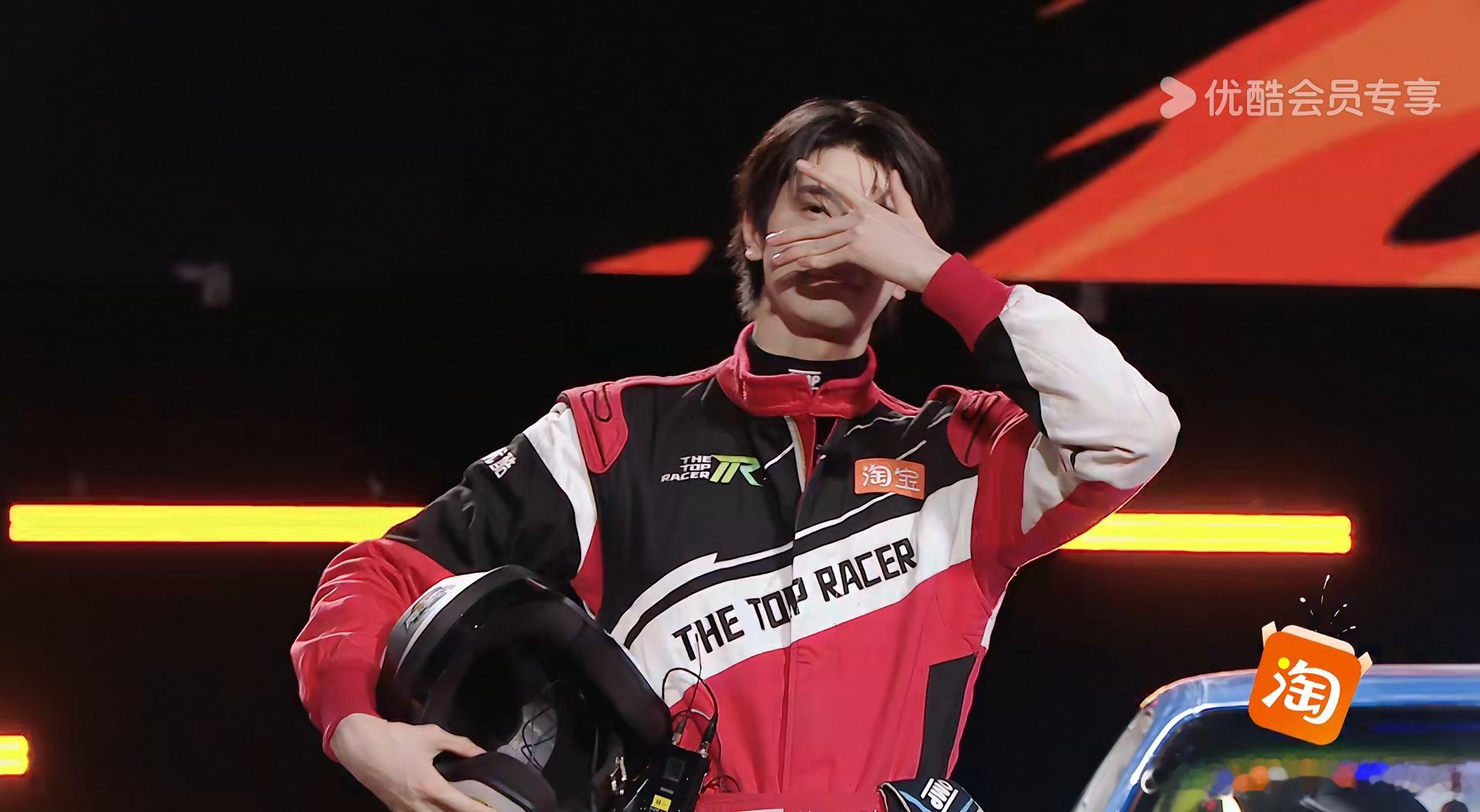 我现在看这手势都下意识以为他要变身了😌 