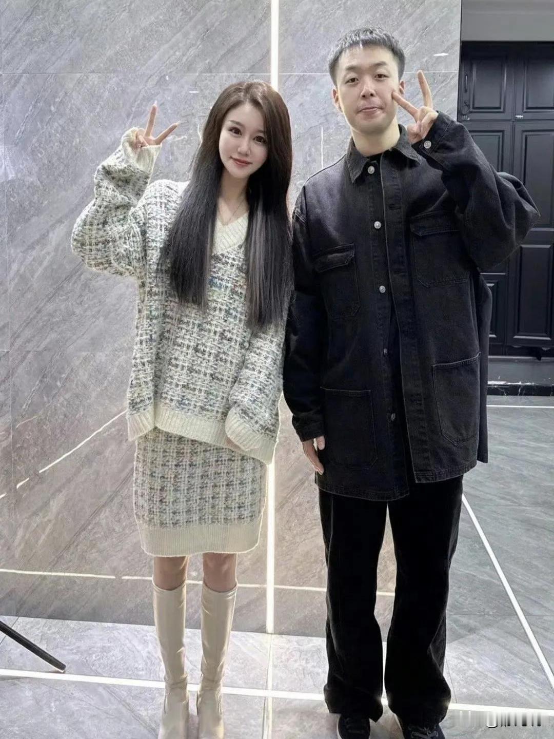 最近杜海涛的近照突然在微博炸了锅，点进去乍一眼看愣是没敢相认。

原先圆润的脸型