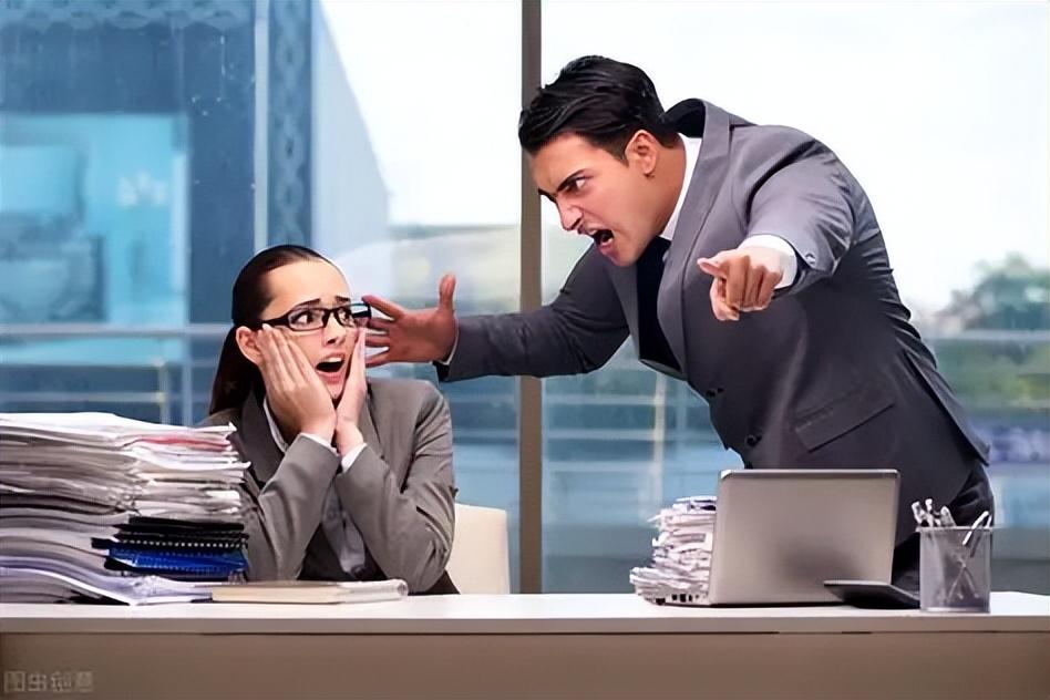 上海丁某与所在公司的劳动纠纷案例，给广大职场人和企业管理者都敲响了警钟。丁某 2