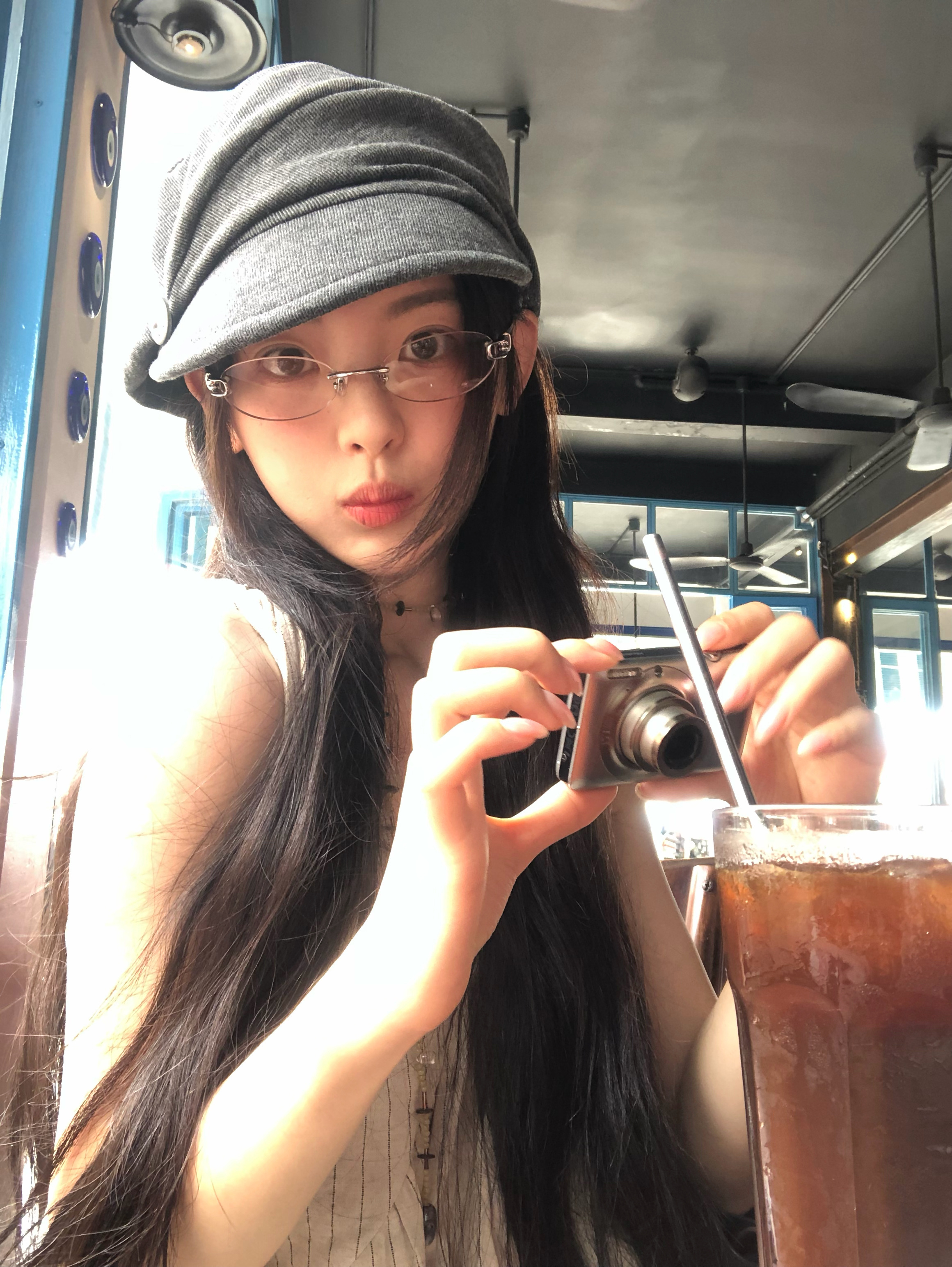 杨超越给脚戴了戒指一直都是走在时尚前沿的杨超越[努力][努力] ​​​