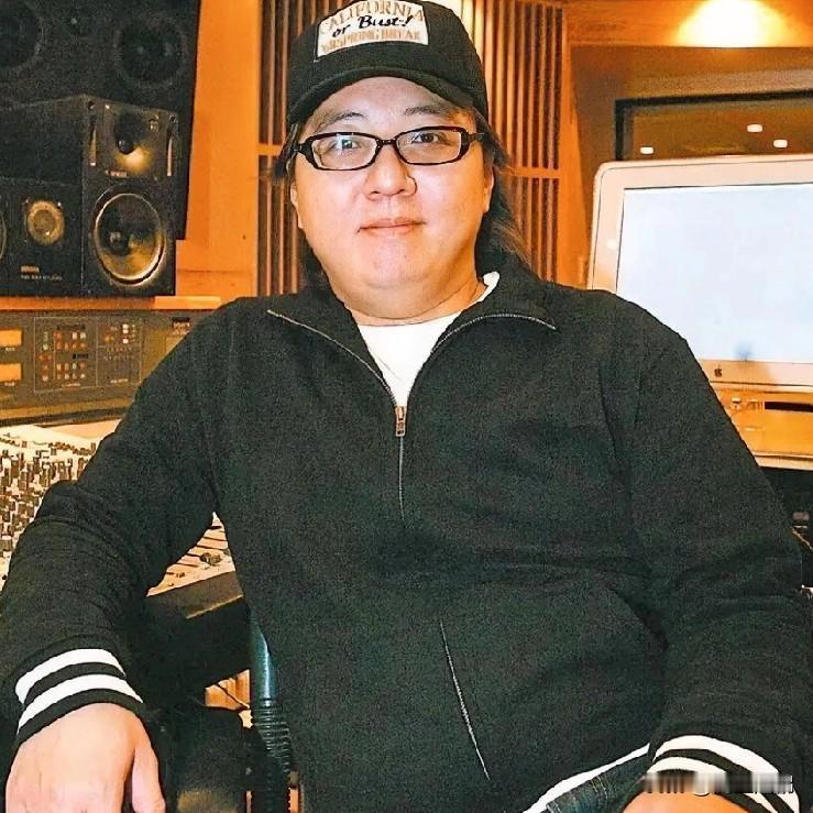 音乐人袁惟仁
    袁惟仁，1968年出生于中国台湾台东，台湾省男歌手、词曲创