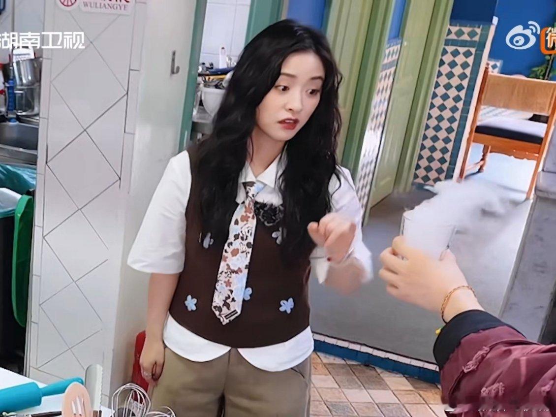 黄晓明说丁禹兮不来就不录下季中餐厅丁禹兮中餐厅顶级魅魔丁禹兮带来的烟雾枪分子料理