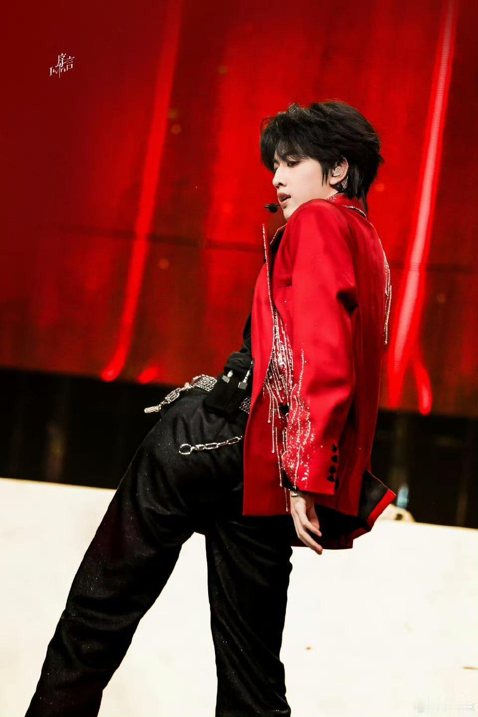 张桂源这张脸就应该多多出现在舞台上简直是天神欧巴来的 