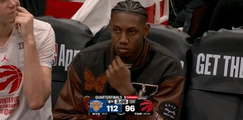 镜头再次给到场下 