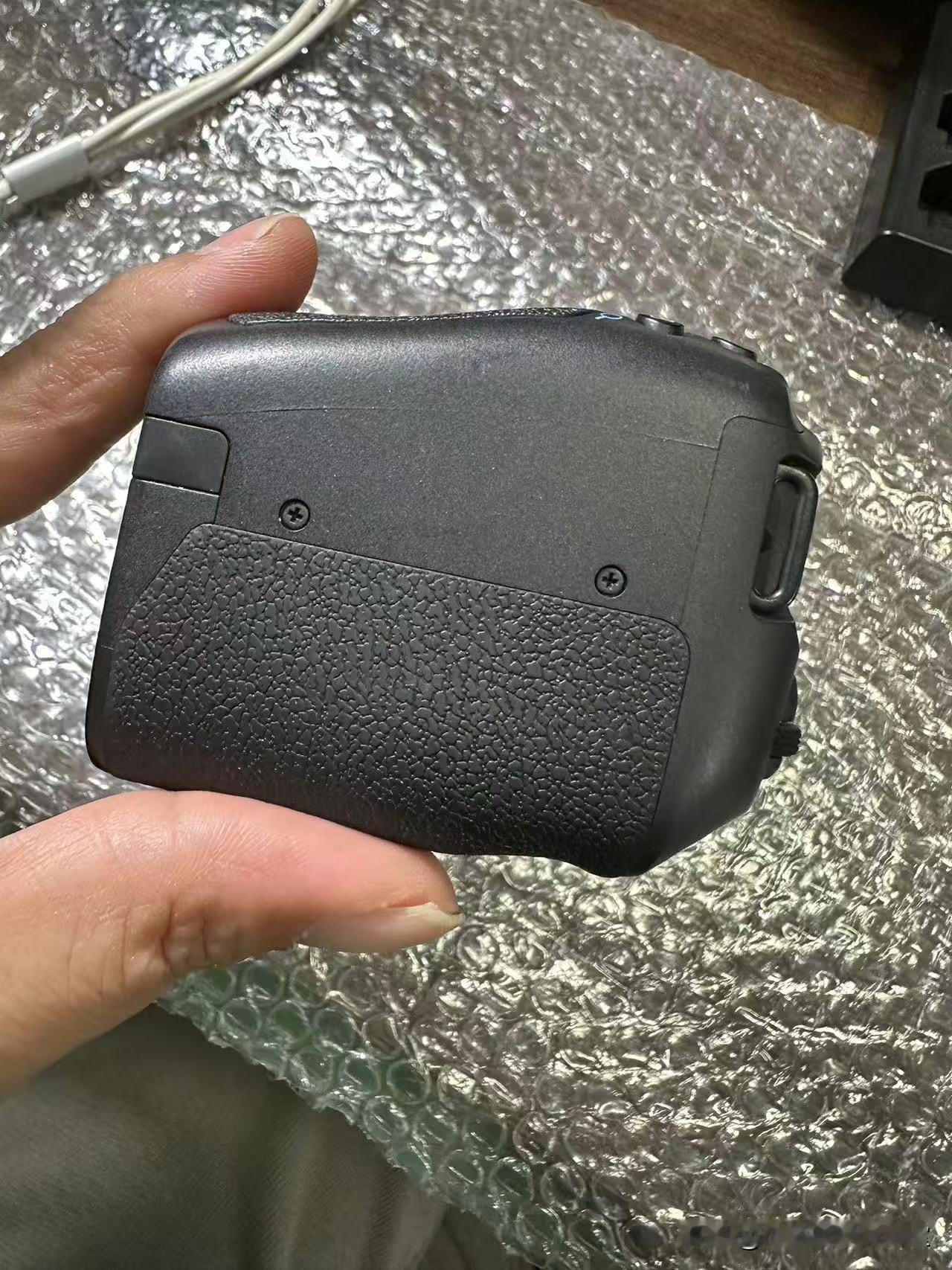 画质涂抹、对焦抽风、续航尿崩……佳能R8用户吐槽

“R8 的照片简直糟糕透了，