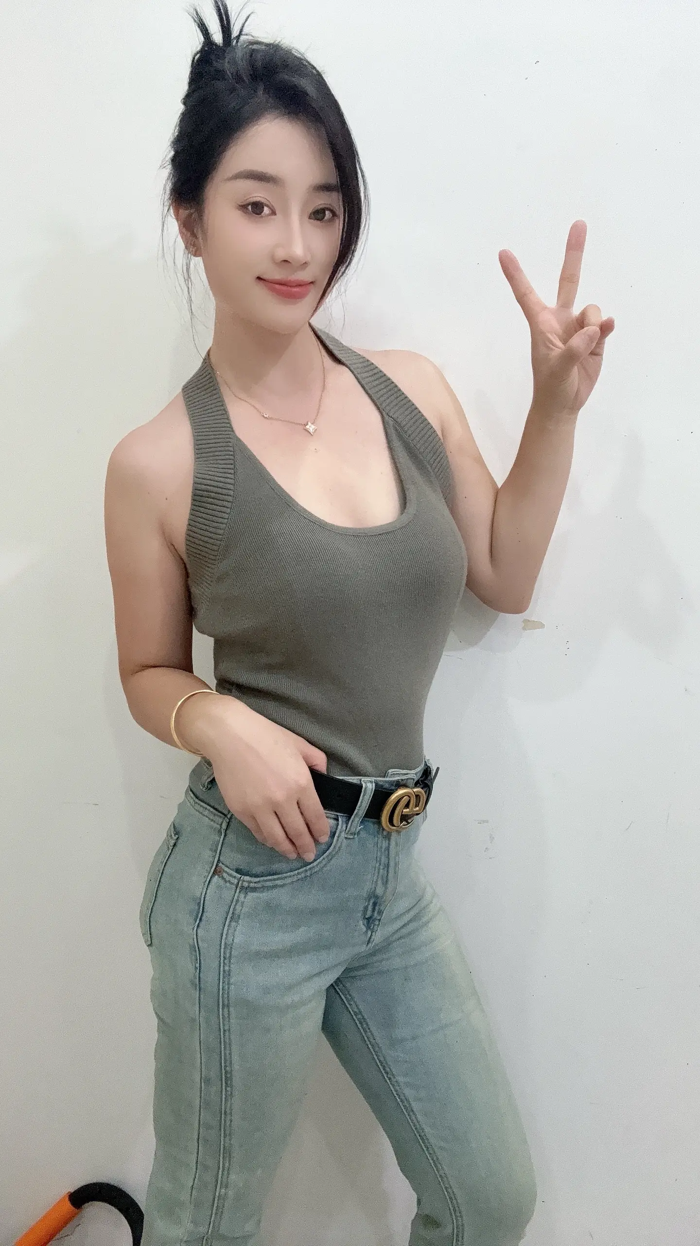 我想和那种被伤透了的男人谈恋爱，我要让他知道人间值得，让他相信爱情”不...