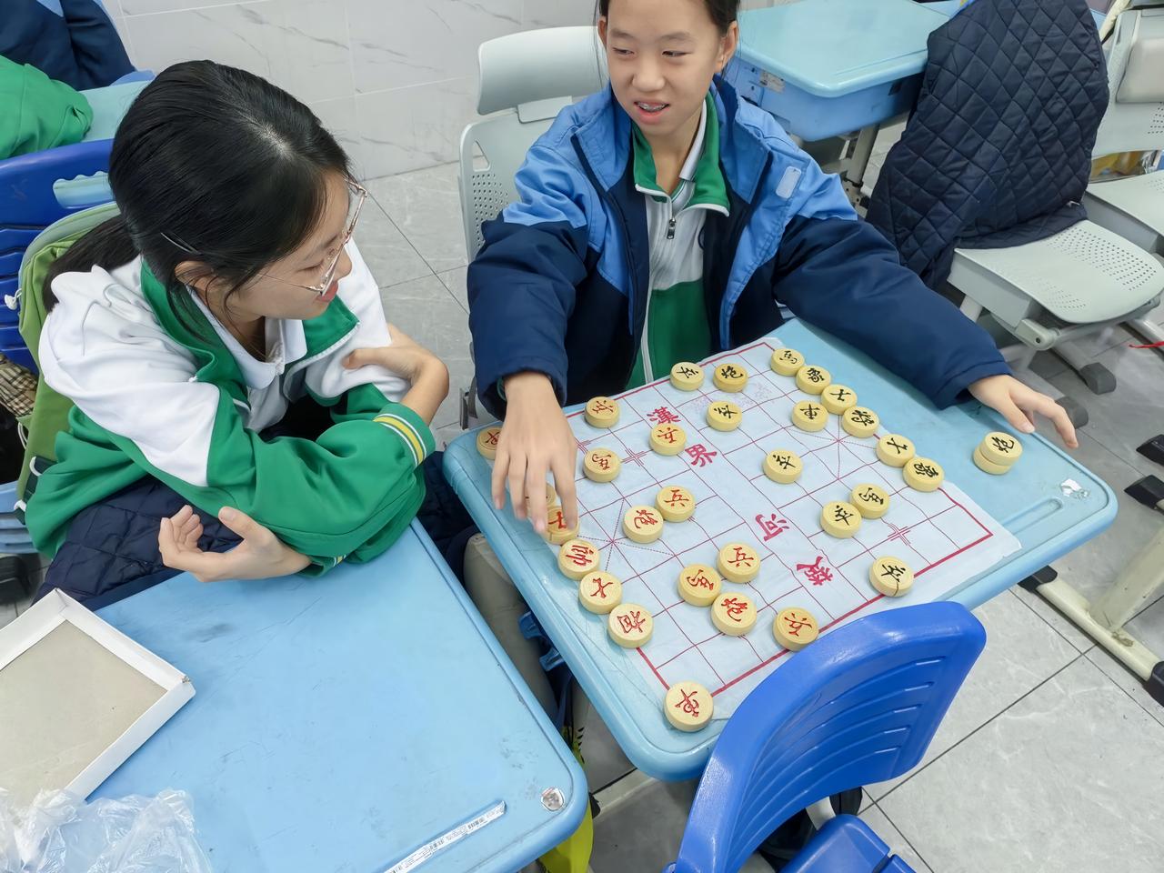 够刺激！教龄十年，31岁女教师孕晚期跪着整材料，职称答辩当天生孩子，真可谓是双喜
