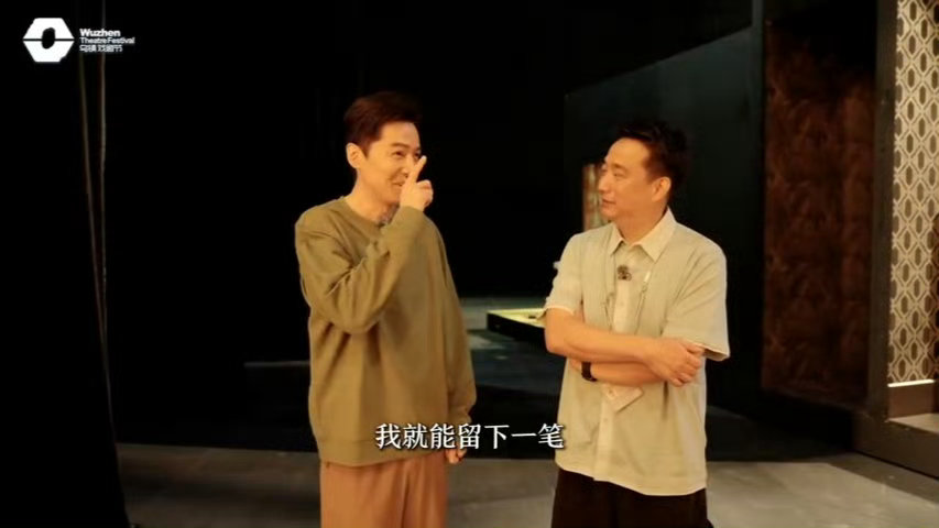 胡歌拿了乌镇戏剧节头彩 听胡歌讲述当年试麦的故事，才明白这份头彩的意义，是演员与