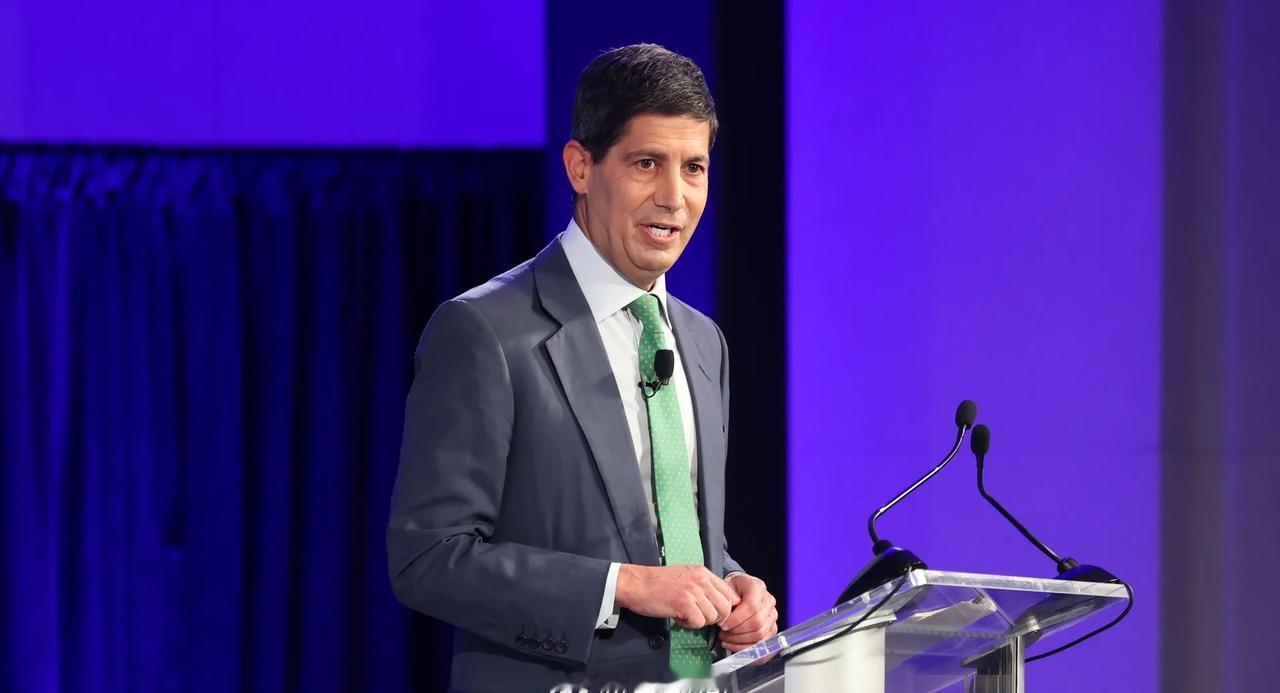 【特朗普宣布下任美联储主席提名人选】沃什被提名为美联储新主席  美国总统特朗普3