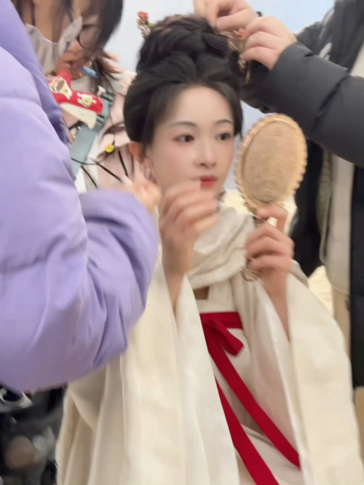 才学为刃，谋略为锋，孟廷辉把锋芒与格局焊进骨血。沙漠孤女逆袭三元及第，朝堂智斗不