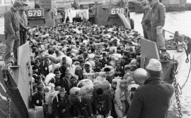 1945年，日军被苏联红军被押往了寒冷的西伯利亚。后来，活下来的日军战俘痛苦的回