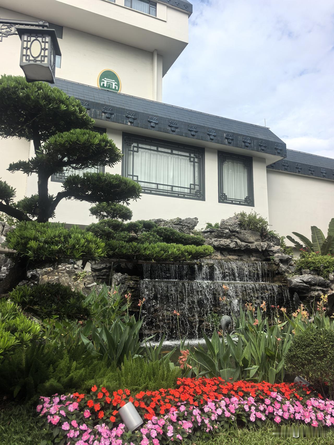 人呢？有时候就是喜欢胡思乱想，前两天孩子发信息来说:“妈，你要自洽，凡事要用乐观