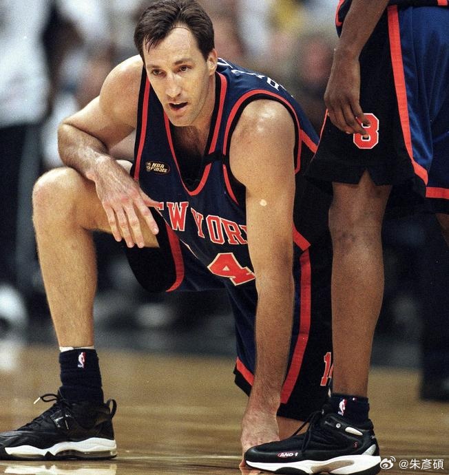 聽說周琦已經連續12次罰球沒進了，NBA的紀錄是連續13球沒罰進，創造者是Chr