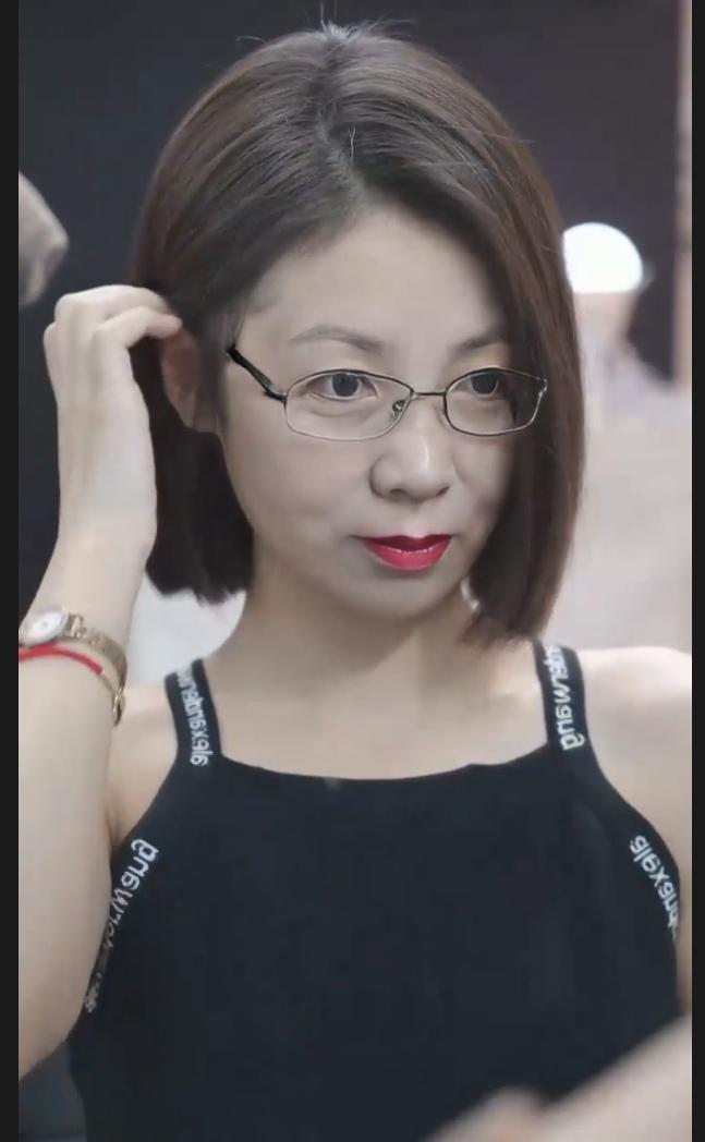 生活，不过是一场场风雨的交替，学会在雨中漫步，方能感受晴天的可贵。

人生不易，
