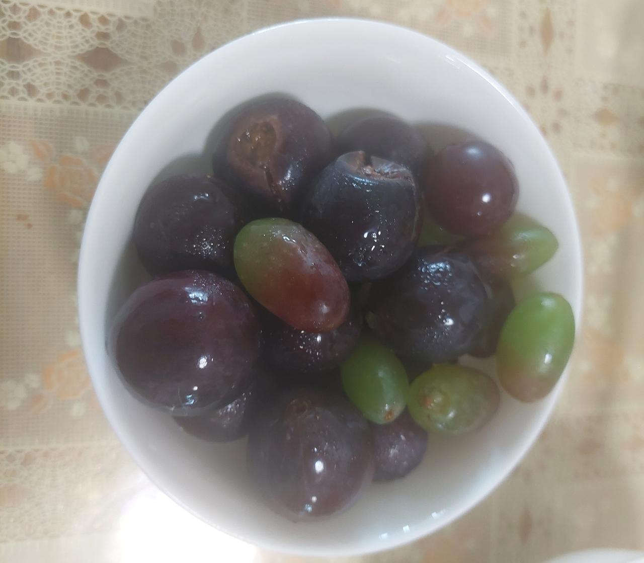锅烧干了，鸡蛋烤糊了，绿豆粥干巴了，电脑数据线还不好使了，前两天没找到的 U 盘