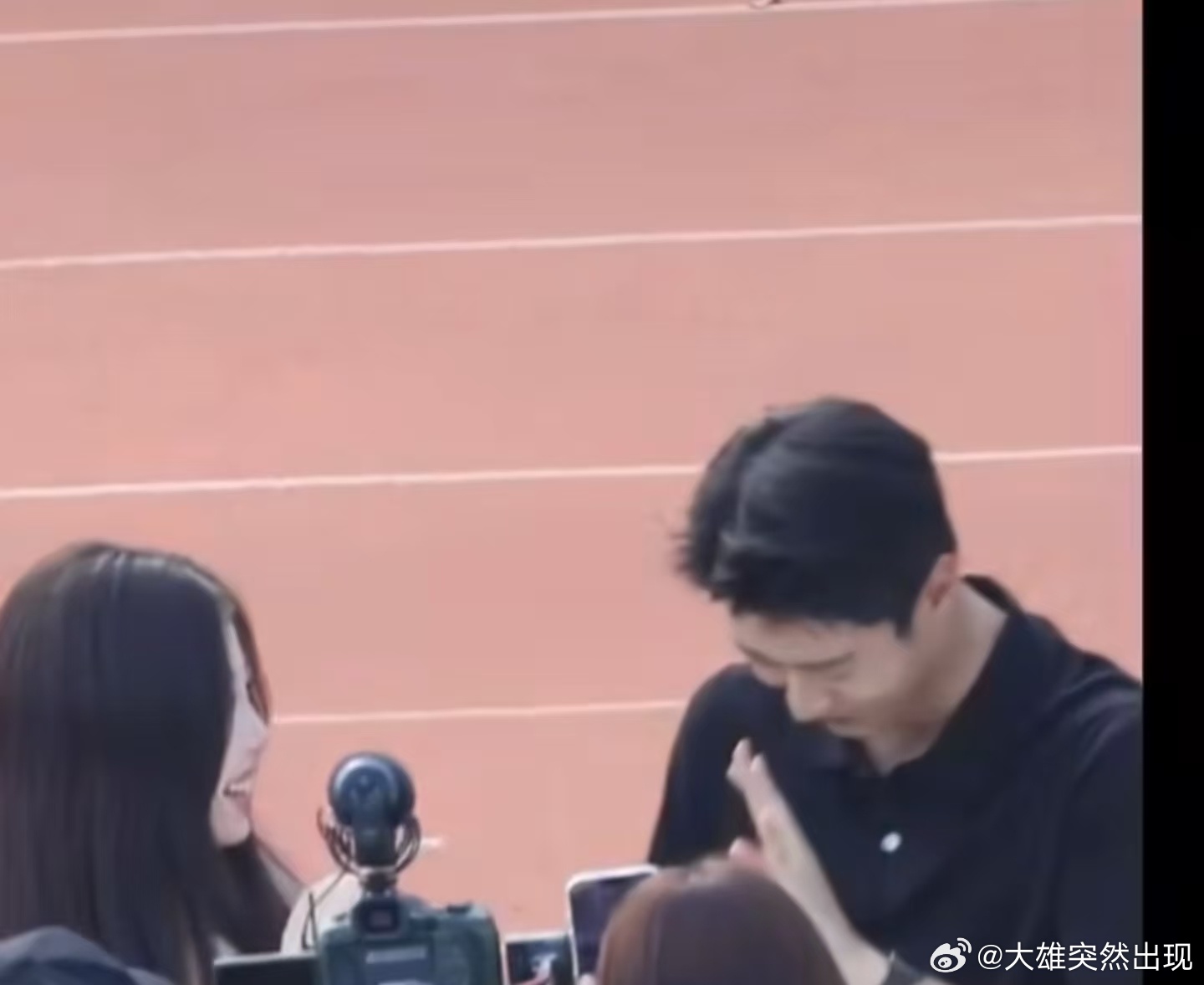 陈靖可虞书欣一秒三个假动作 ​​​陈靖可你到底在忙点什么 ​​​  有种忙半天不