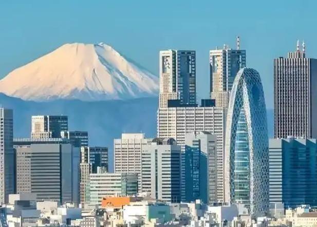 日本快撑不住了，如果仅是中国一家制裁日本，日本可能还能剩一口气。但问题是，现在掐
