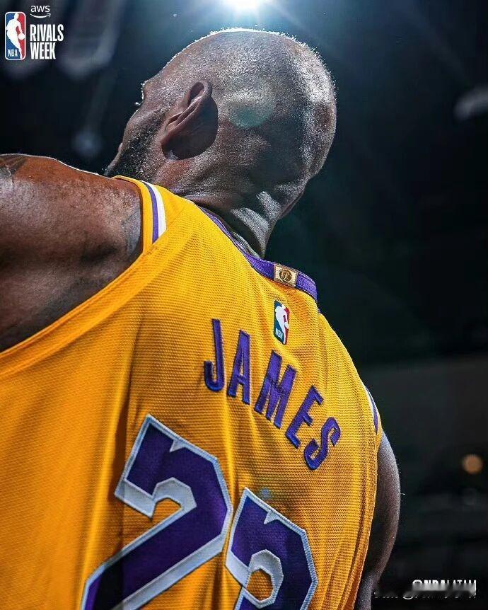 断档领先！詹姆斯对赢球的贡献，来到历史第一！
NBA历史常规赛和季后赛的胜利贡献