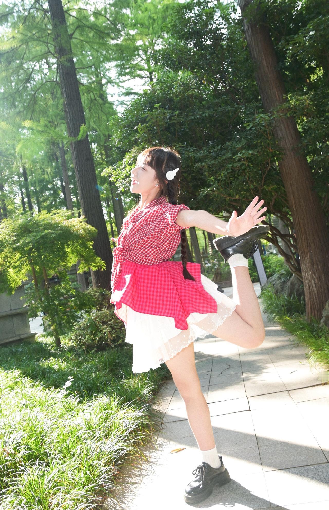 尼康解放公园元气感少女～📷：尼康z30
✨：神牛480
白平衡：晴天
预设：人
