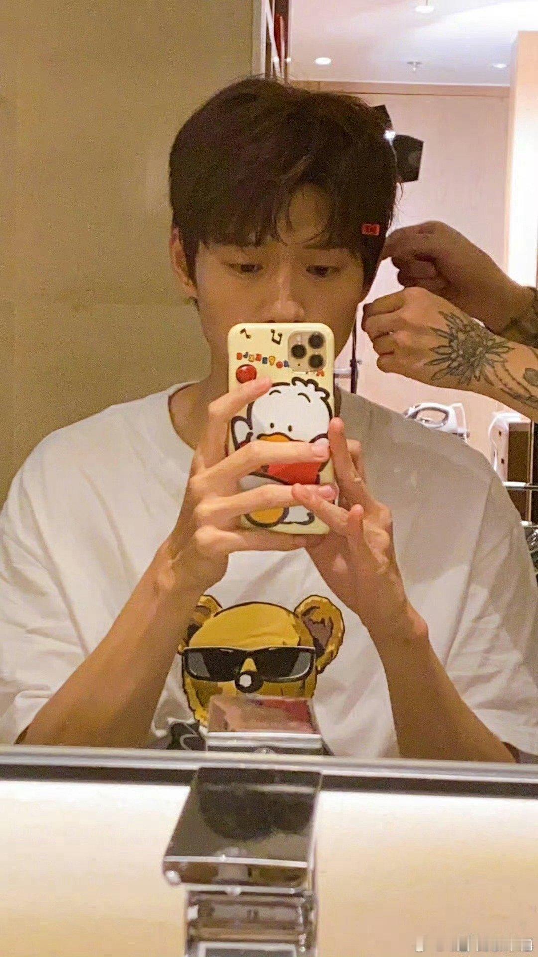 #魏大勋新手机壳#知道了  孟宴臣喜欢小鸭子[羞嗒嗒] ​​​