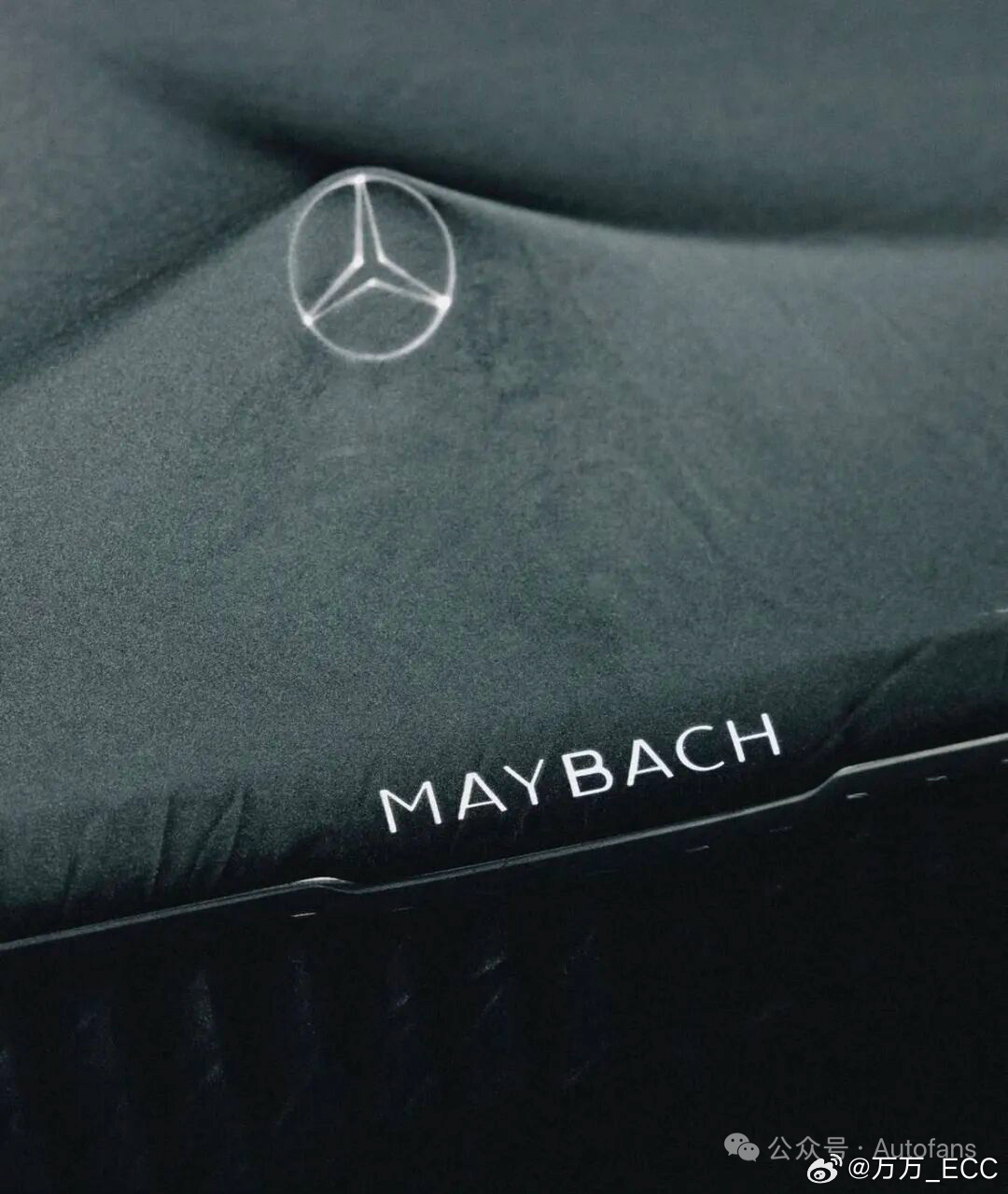 中期改款Z223迈巴赫S级。不变的竖格栅、不变的立标和小窗、不变的价格区间，唯一