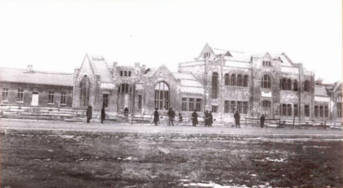 1905年前后的铁岭医院
 
这张拍摄于1906年的老照片，留存下铁岭满铁医院最