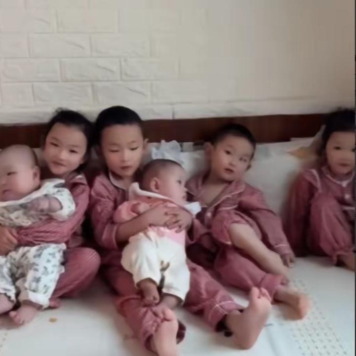 惊掉下巴！辽宁鞍山一女子竟连生3次双胞胎，家里6个娃，床都快睡不下了！这可不是网