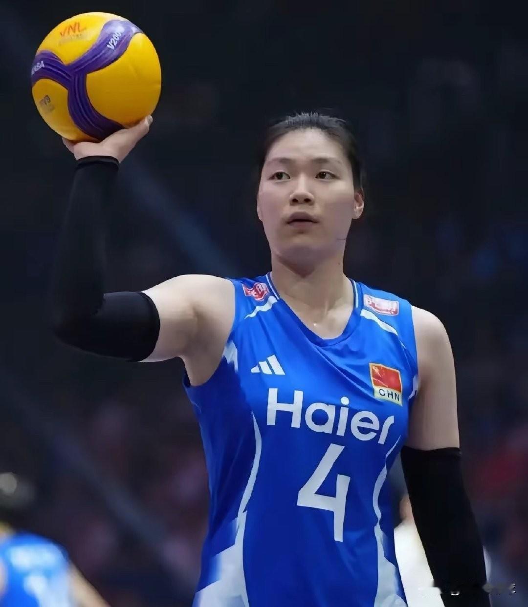 江苏女排张籽萱作为国内最好的二传，连续缺席亚锦赛亚运会，这事很奇怪！她传球有速度