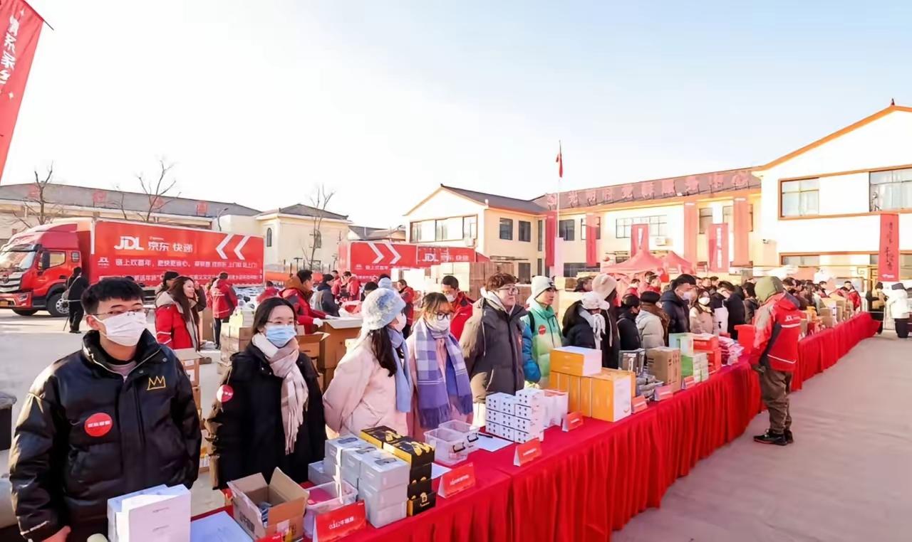 我可以接受刘强东已经百亿身家，也可以接受他是大佬，但我实在不理解，他都这么厉害了