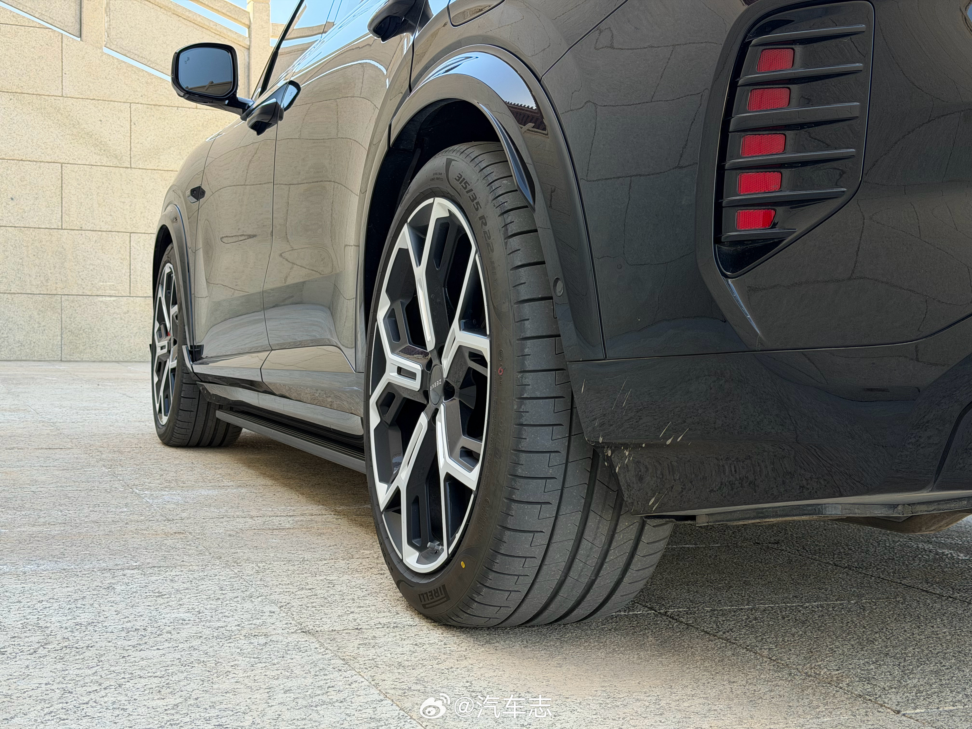 315mm大宽胎的效果，懂得都懂极氪8x新公路之王