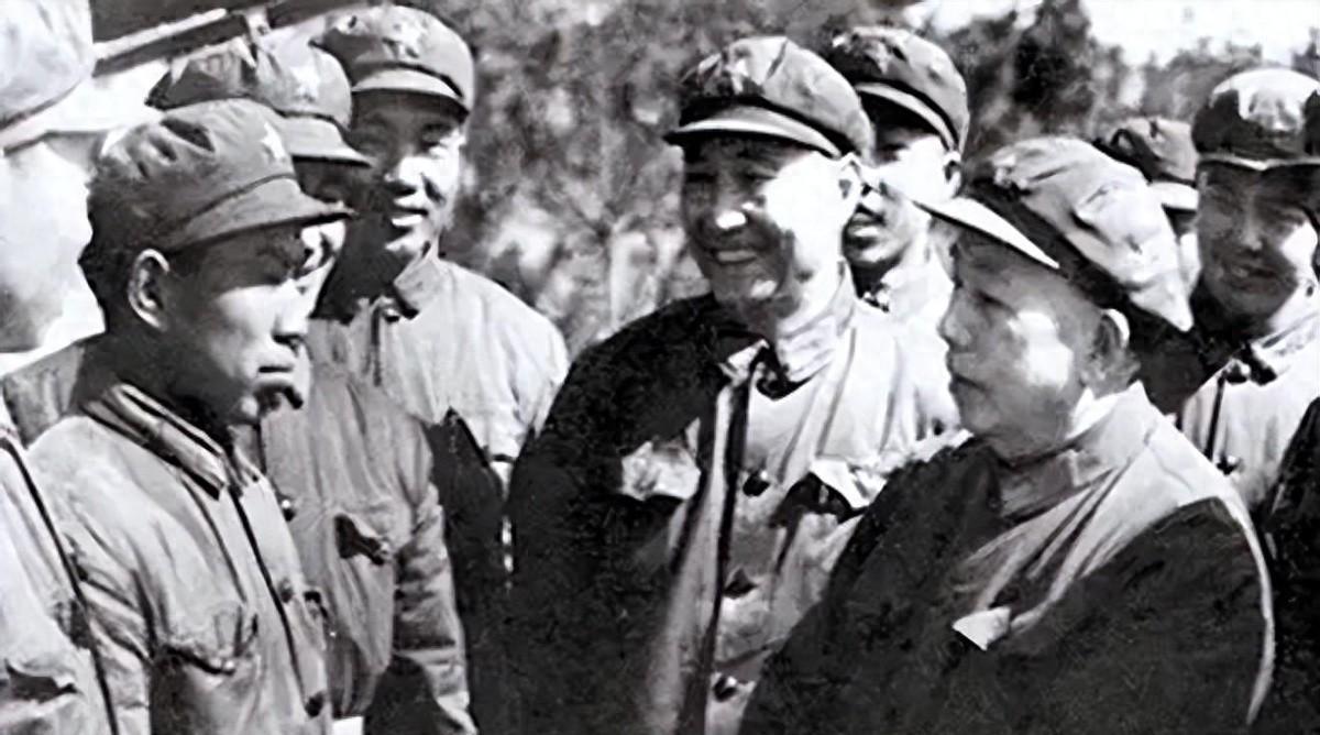 总干部首次设立两位第一副部长，罗帅点将，后来居上的这位为何排在赖传珠之前？
19