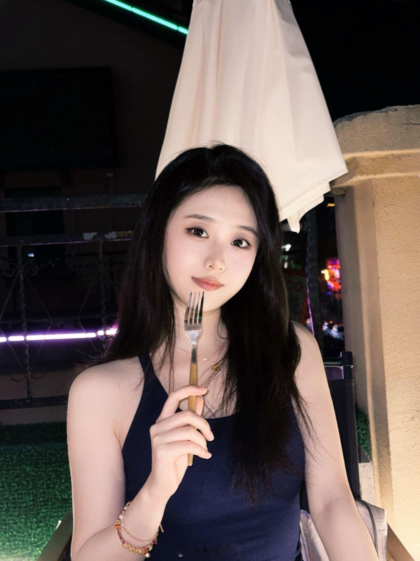 最近不瞌睡，刚才吃了点药，看看今晚有没有困意。大家晚安💤😴 