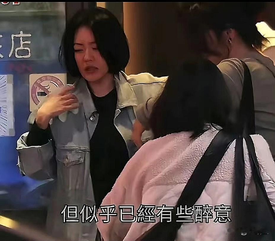 真的破防了！小S酒后当众大哭，哪是什么失态，明明是太苦了！
以前多飒多敢说的一个